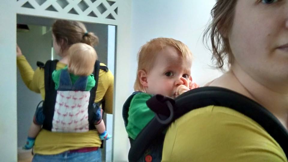 Baby carriers that cause hotsell hip dysplasia